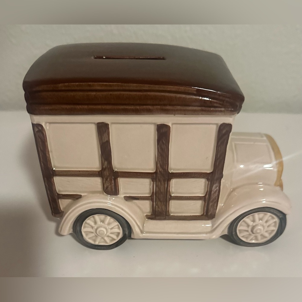 Vintage Otagiri Ceramic Antique Woody Car Coin Bank Handpainted‎ 1980.